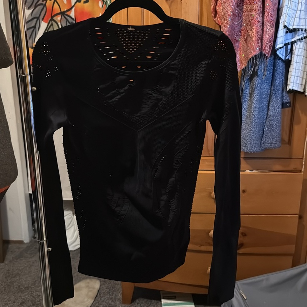 Alo Yoga Active Wear Long Sleeved Top